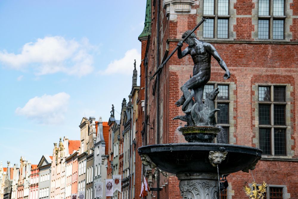 Widok na gdańskie kamienice i fontannę Neptuna